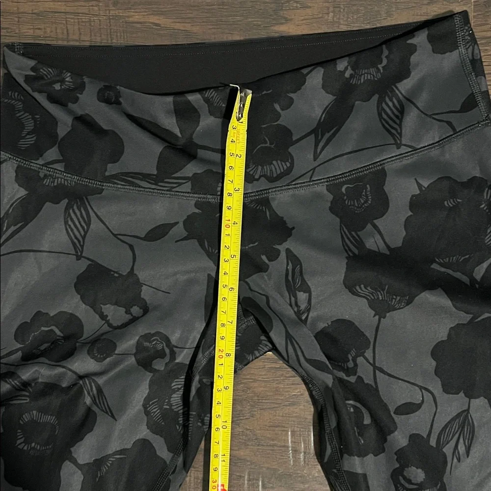 lululemon athletica Black Floral Print Leggings - Picture 7 of 10